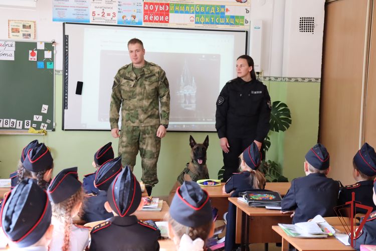 Курсанты Новосибирского военного института Росгвардии встретились с кадетами хабаровской школы имени Героя России лейтенанта милиции Сергея Орлова 
