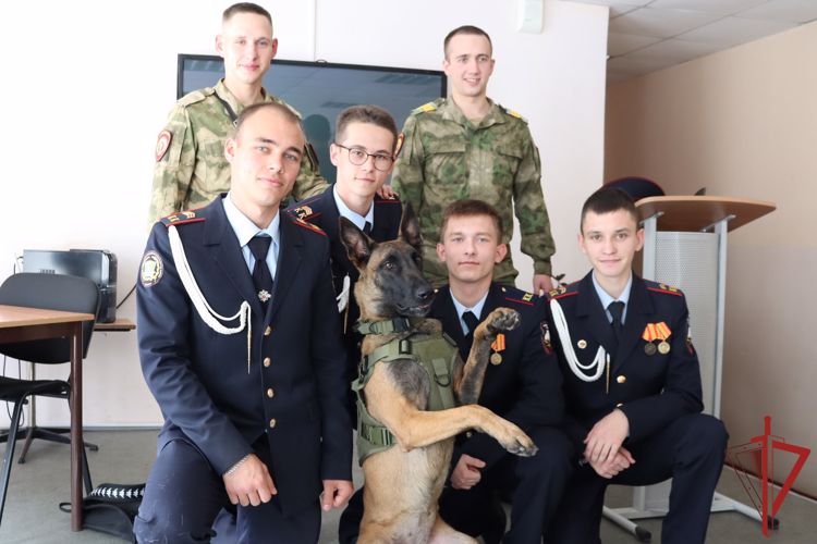 Курсанты Новосибирского военного института Росгвардии встретились с кадетами хабаровской школы имени Героя России лейтенанта милиции Сергея Орлова 