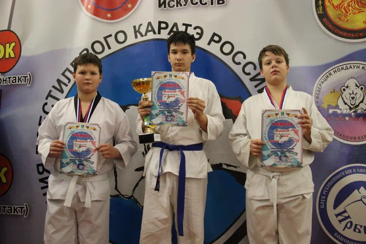 Воспитанники «Гвардейской смены» из поселка Ванино Хабаровского края завоевали 5 золотых медалей на соревнованиях по всестилевому карате