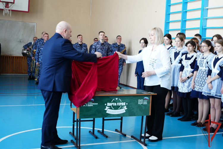 «Парта Героя» в память об офицере СОБР открыта в хабаровской  школе