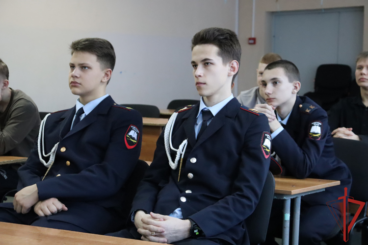  Воспитанники кадетских классов из Хабаровска в формате онлайн узнали об обучении в ВУЗах Росгвардии