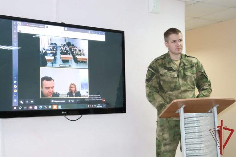  Воспитанники кадетских классов из Хабаровска в формате онлайн узнали об обучении в ВУЗах Росгвардии