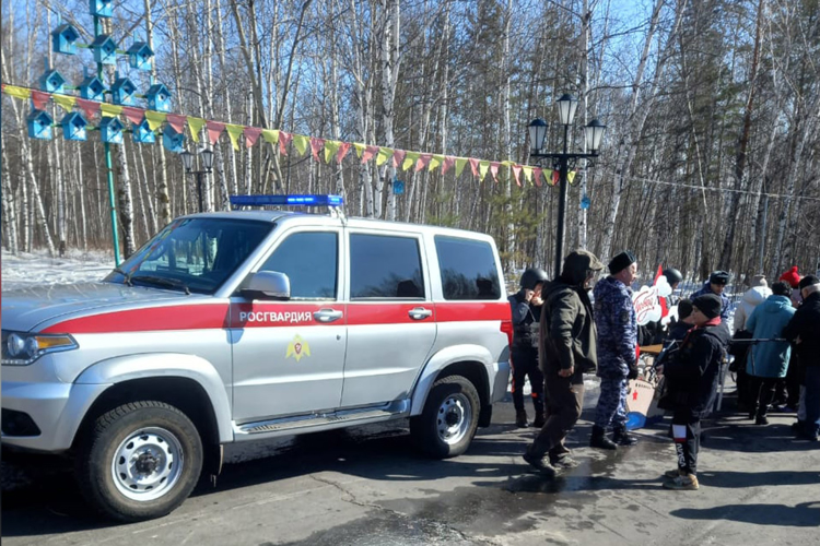 В поселке Чегдомын сотрудники Росгвардии рассказали землякам о службе во вневедомственной охране 