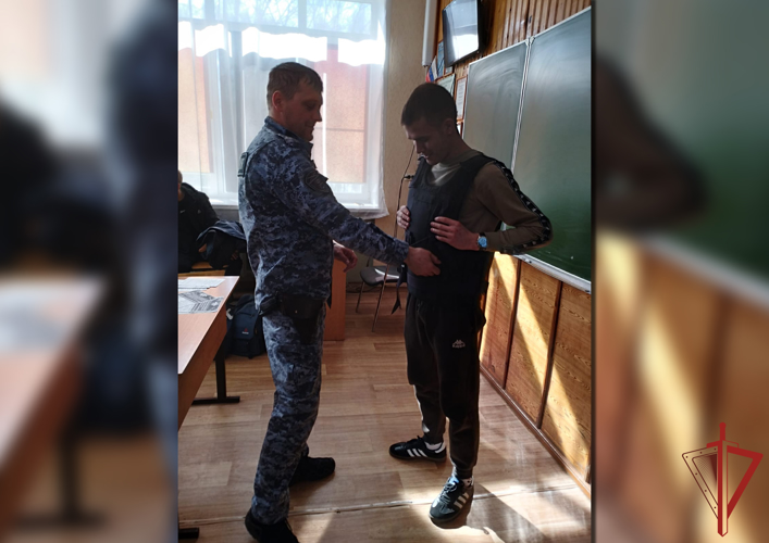 В рамках акции «Дни Росгвардии» сотрудники вневедомственной охраны провели встречи со школьниками Хабаровского края