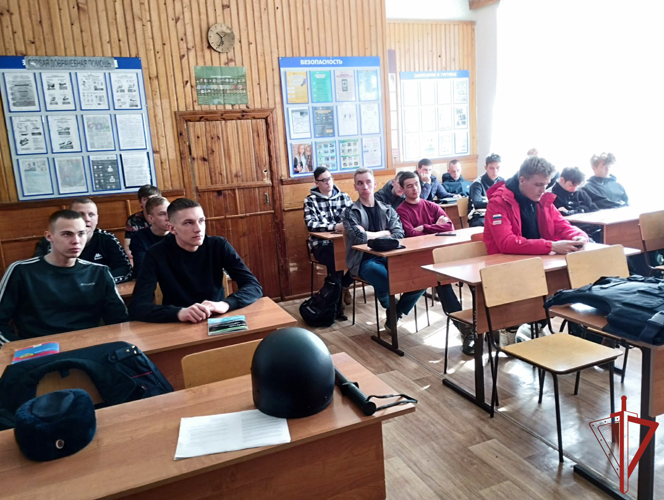 В рамках акции «Дни Росгвардии» сотрудники вневедомственной охраны провели встречи со школьниками Хабаровского края