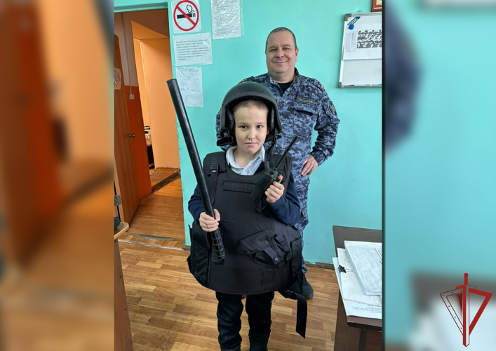 В рамках акции «Дни Росгвардии» сотрудники вневедомственной охраны провели встречи со школьниками Хабаровского края