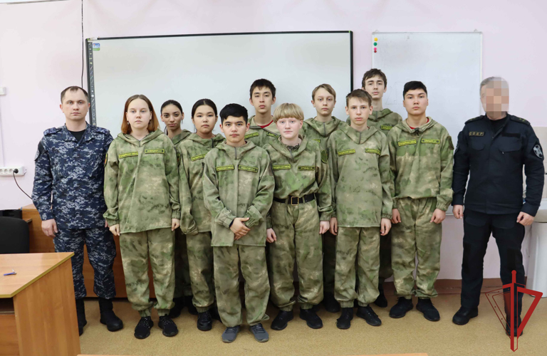 Хабаровские росгвардейцы встретились с воспитанниками подшефных классов 