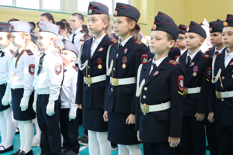 Военнослужащие и сотрудники краевого управления Росгвардии провели «Уроки мужества» в школах Хабаровска