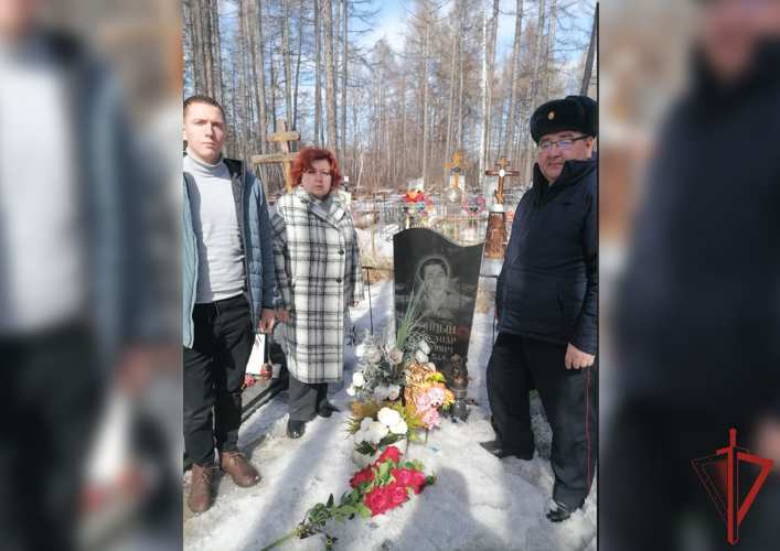 В Хабаровском крае росгвардейцы почтили память прапорщика милиции Александра Спицына, погибшего при исполнении служебных обязанностей 