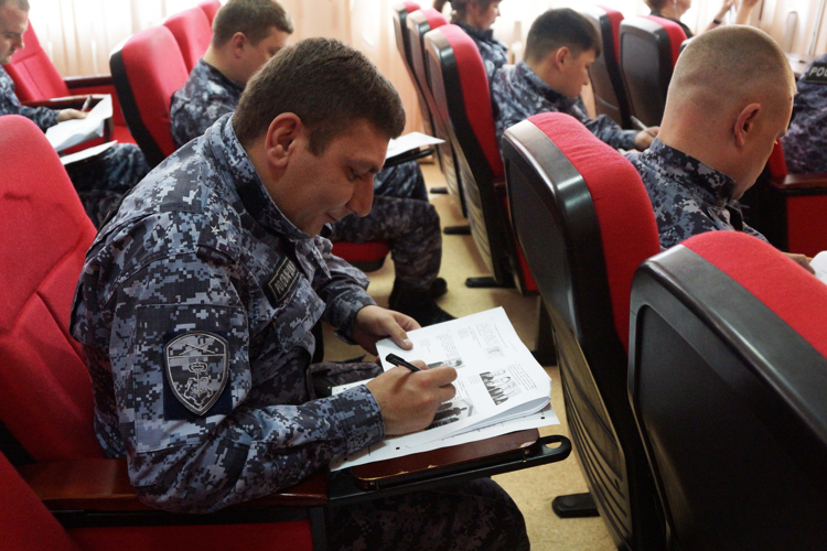 В Хабаровске росгвардейцы приняли участие в акции «Диктант Победы»