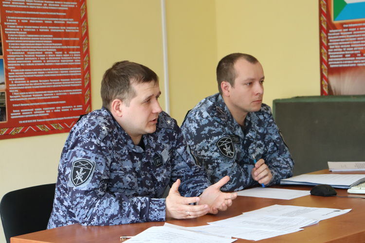 Сотрудники Росгвардии провели совещание по вопросам обеспечения безопасности объектов ТЭК в период майских праздников