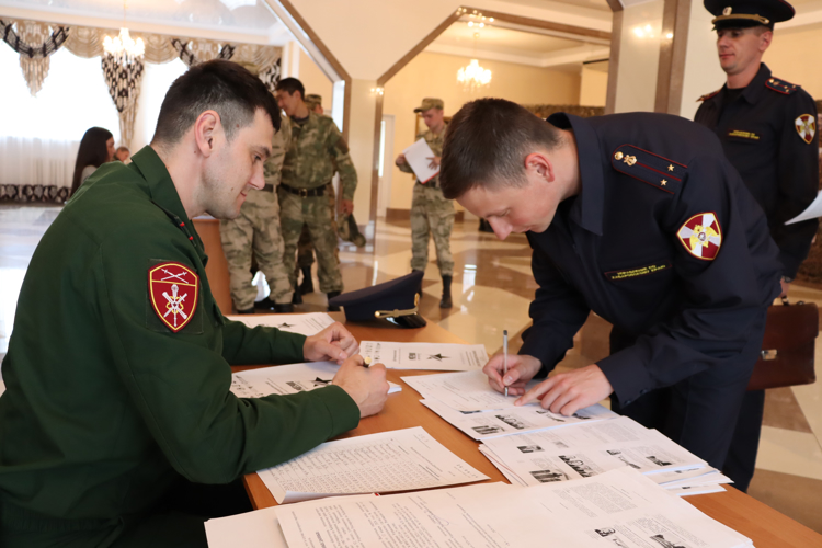 В Хабаровске росгвардейцы приняли участие в акции «Диктант Победы»