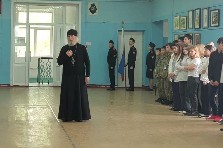 Ученики хабаровской школы № 66 почтили память росгвардейца, погибшего в ходе специальной военной операции 