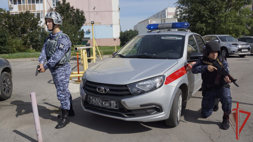 В преддверии Дня знаний росгвардейцы проверяют антитеррористическую защищённость школ Хабаровского края  