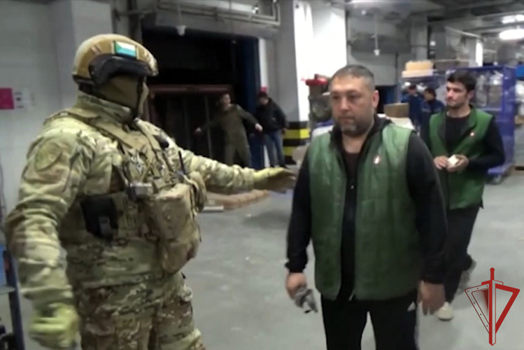 В Хабаровском крае при содействии сотрудников ОМОН Росгвардии проведены проверки соблюдения миграционного законодательства (видео)