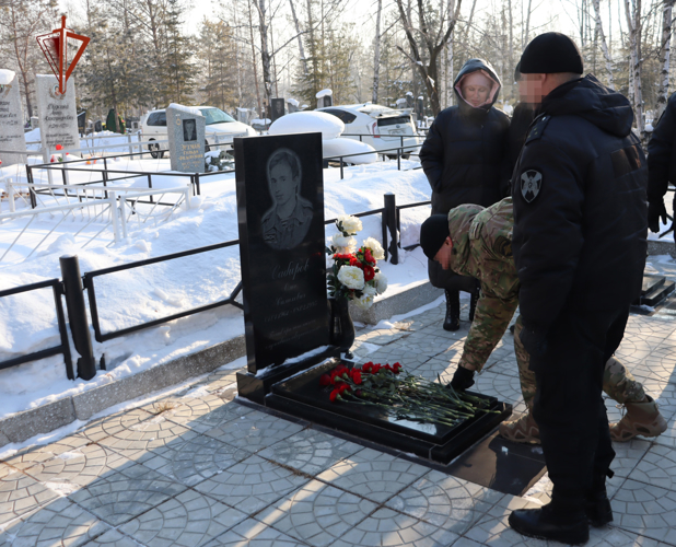 Сотрудники хабаровского ОМОН почтили память погибших товарищей 