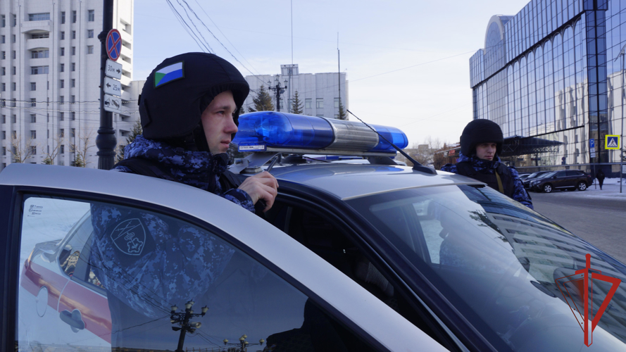 В Хабаровске сотрудники Росгвардии задержали гражданина, устроившего пьяный дебош в торговом центре