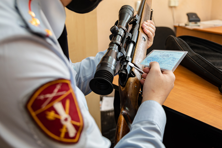 Сотрудники подразделений государственного контроля и лицензионно-разрешительной работы Росгвардии отмечают свой профессиональный праздник