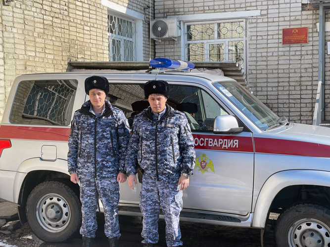 В Хабаровском крае росгвардейцы почтили память прапорщика милиции Александра Спицына, погибшего при исполнении служебных обязанностей 20 лет назад