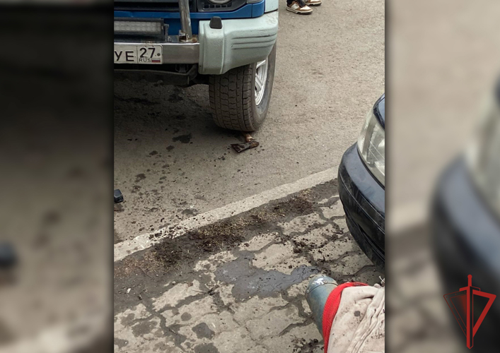 В п. Ванино сотрудники Росгвардии задержали по горячим следам подозреваемого, в совершении разбойного нападения на ювелирный салон