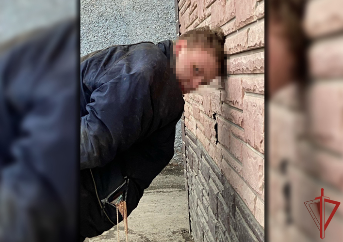 В п. Ванино сотрудники Росгвардии задержали по горячим следам подозреваемого, в совершении разбойного нападения на ювелирный салон