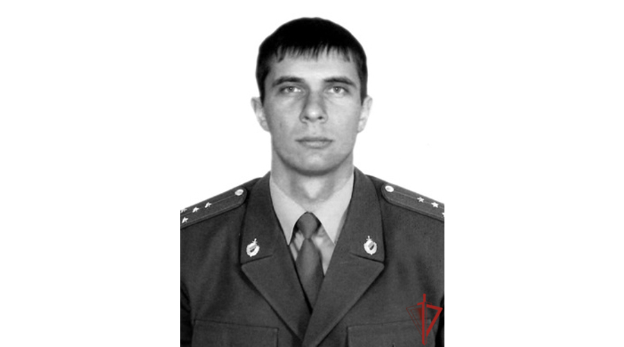 Сотрудники краевого ОМОН почтили память капитана милиции Сергея Баскакова
