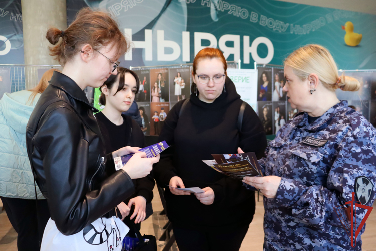 Военнослужащие и сотрудники Росгвардии приняли участие во Всероссийской ярмарке трудоустройства