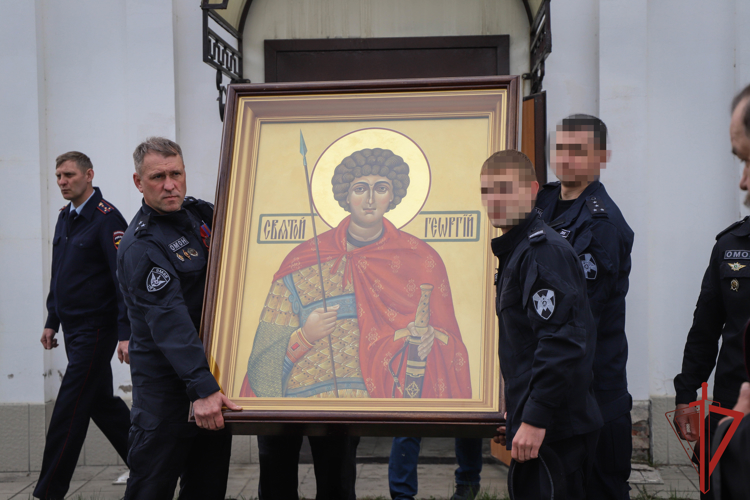 В Хабаровске икона Святого Георгия Победоносца была передана бойцам ОМОН «Тигр» Росгвардии