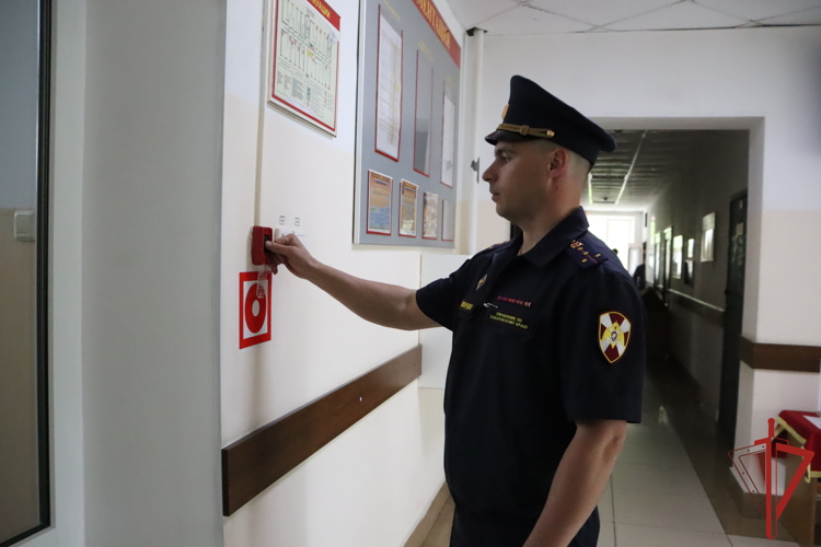 В Хабаровске на базе регионального управления Росгвардии проведена комплексная пожарно-тактическая тренировка 