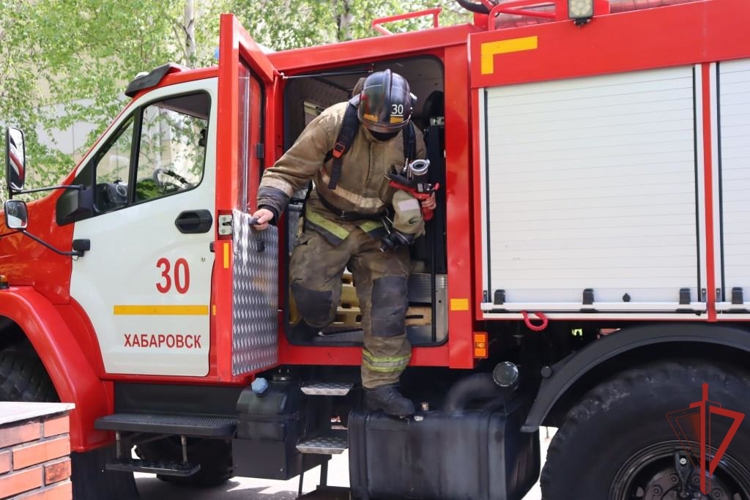 В Хабаровске на базе регионального управления Росгвардии проведена комплексная пожарно-тактическая тренировка 