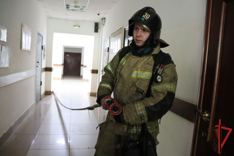 В Хабаровске на базе регионального управления Росгвардии проведена комплексная пожарно-тактическая тренировка 