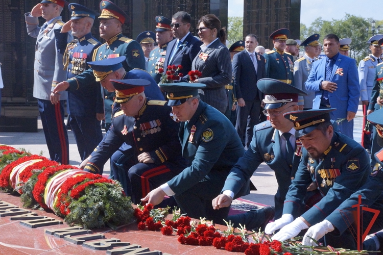 В Хабаровске росгвардейцы обеспечили безопасность во время праздничных мероприятий, посвящённых окончанию Второй мировой войны