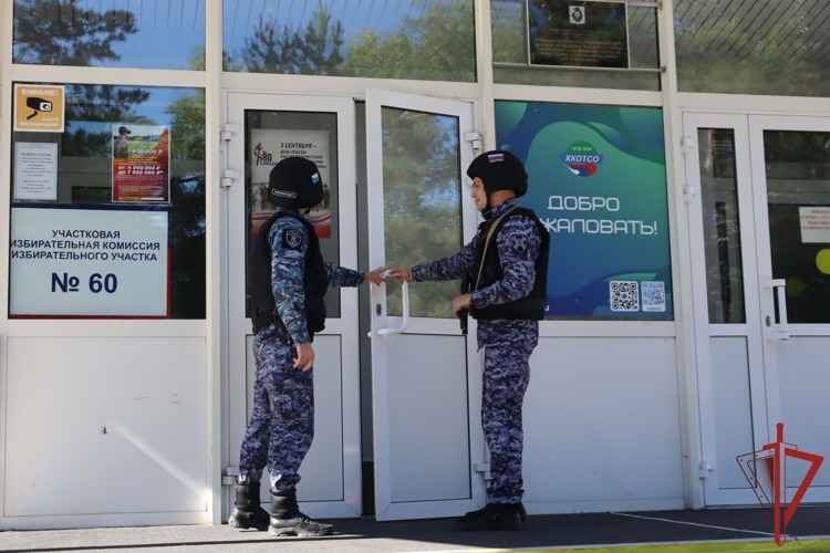 В преддверии Единого дня голосования росгвардейцы проверяют избирательные участки в Хабаровском крае