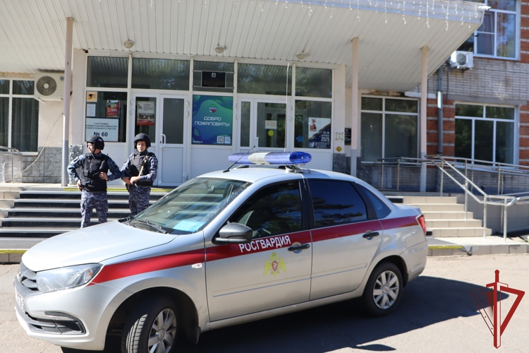 В преддверии Единого дня голосования росгвардейцы проверяют избирательные участки в Хабаровском крае