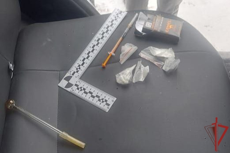 В Хабаровске сотрудники Росгвардии задержали граждан, подозреваемых в незаконном хранении наркотических средств