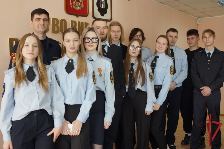 В День призывника хабаровские школьники и студенты стали гостями Росгвардии