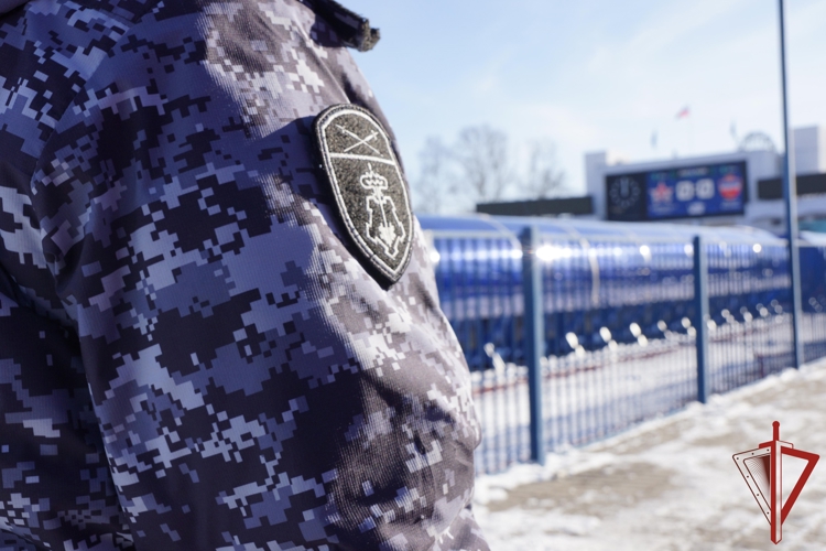 В Хабаровске росгвардейцы обеспечили правопорядок во время матчей по футболу и хоккею