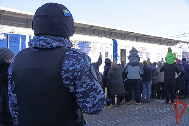 Росгвардейцы обеспечили правопорядок во время пребывания Поезда Деда Мороза в Хабаровском крае