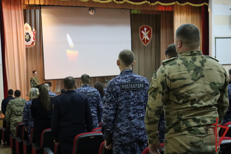 В Управлении Росгвардии по Хабаровскому краю почтили память сотрудников органов внутренних дел, погибших при исполнении служебных обязанностей