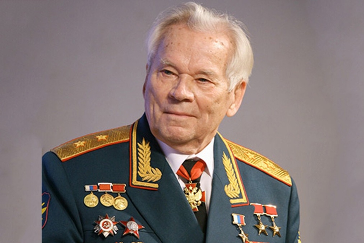 10 ноября исполнилось 106 лет со дня рождения легендарного оружейника Михаила Калашникова