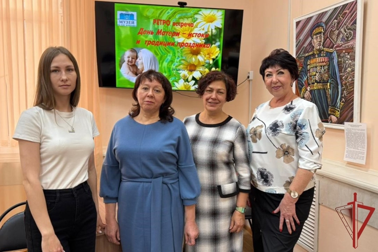 В городе Советская Гавань сотрудники и ветераны Росгвардии приняли участие в мероприятии, посвященном Дню матери