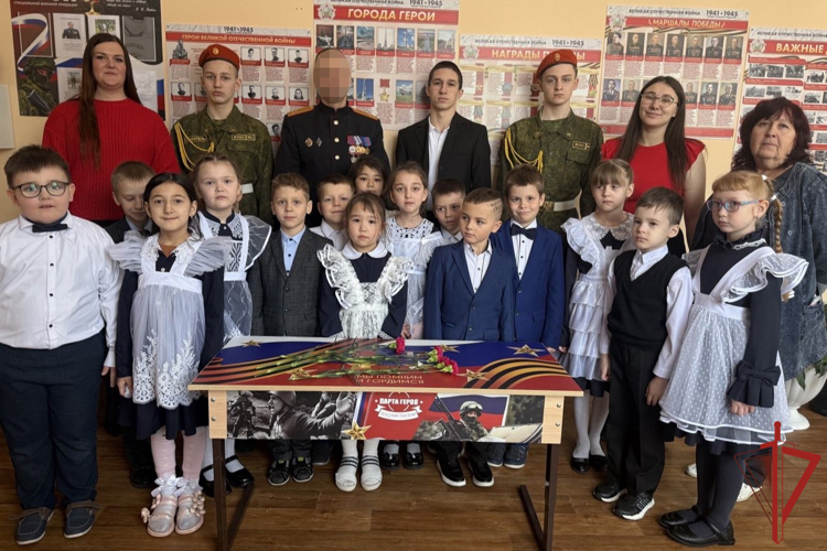 «Парта Героя» в память об офицере спецназа Росгвардии открыта в школе Комсомольска-на-Амуре