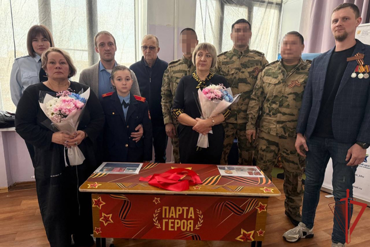 Парты Героев в память об офицерах ОМОН Росгвардии открыли в школах Комсомольска-на-Амуре