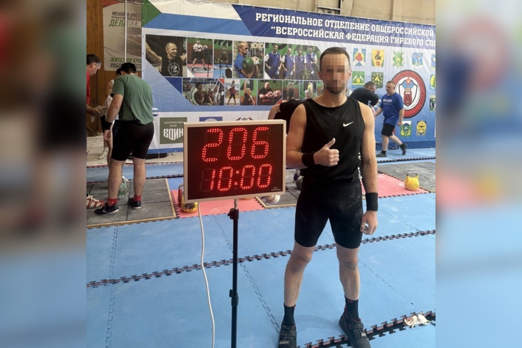 Сотрудник хабаровского СОБР «Ерофей» стал серебряным призёром краевых соревнований по гиревому спорту