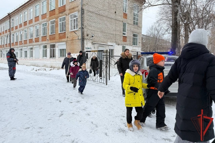 В Комсомольске-на-Амуре росгвардейцы приняли участие в антитеррористической тренировке на объекте образования