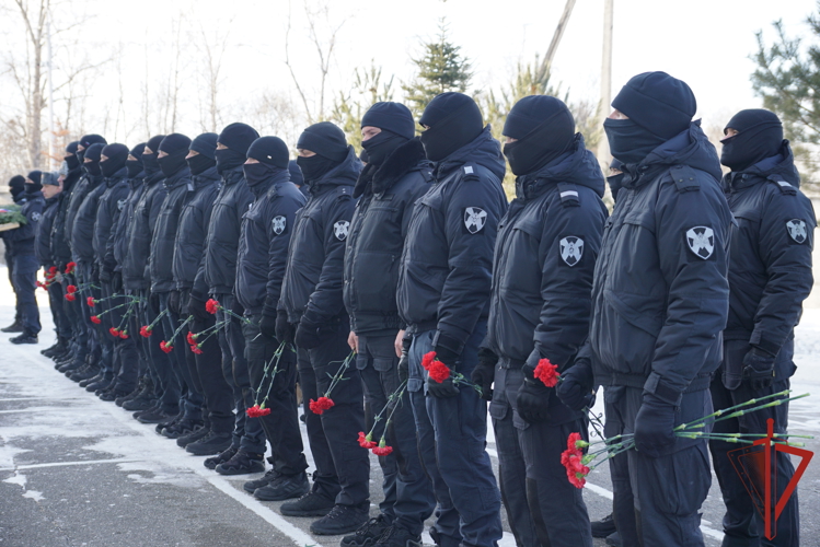 В Хабаровском крае военнослужащие и сотрудники Росгвардии почтили память Героев Отечества 