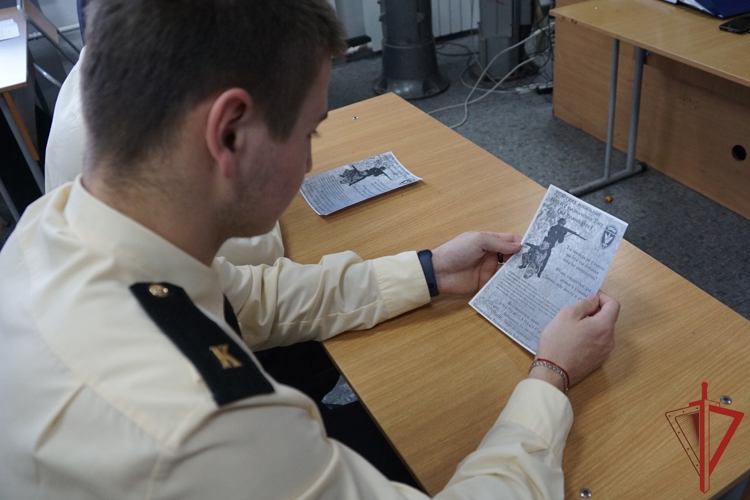 В Хабаровске сотрудники Росгвардии провели профориентационную встречу со студентами