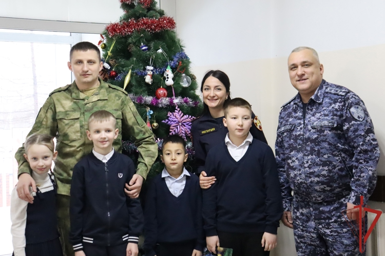 В канун новогодних праздников хабаровские росгвардейцы подвели итоги конкурса на лучшую ёлочную игрушку