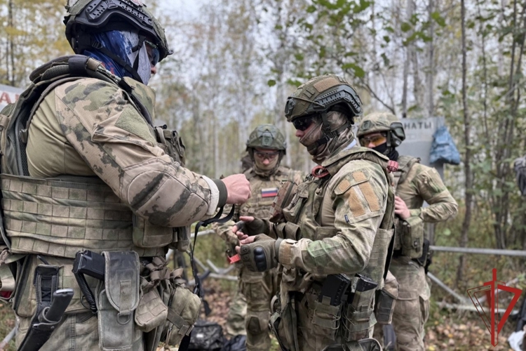 Сотрудники комсомольского ОМОН «Ураган» Росгвардии отмечают 8 лет со дня образования отряда