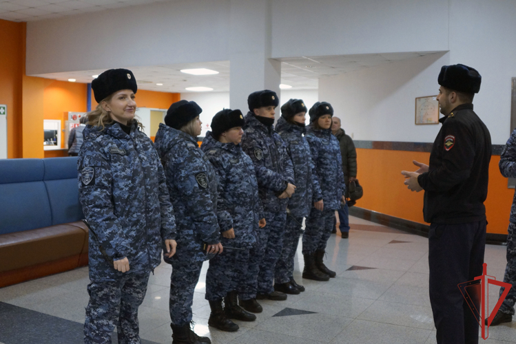 Сотрудники Росгвардии обеспечили охрану общественного порядка и безопасность на хоккейном матче в Хабаровске